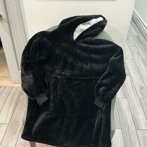 Cozy Black Hooded Fleece Pullover